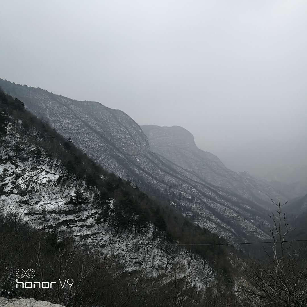 焦作市眾光耐酸瓷業(yè)有限公司開工前先去登登山，而且還是雪山